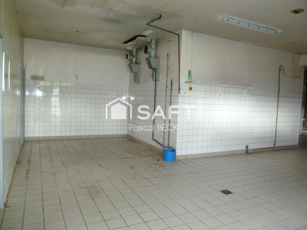 LOCAL PROFESSIONNEL DE 220 M2 AVEC ESPACE BOUTIQUE