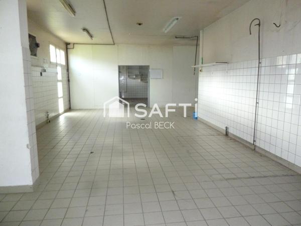 LOCAL PROFESSIONNEL DE 220 M2 AVEC ESPACE BOUTIQUE