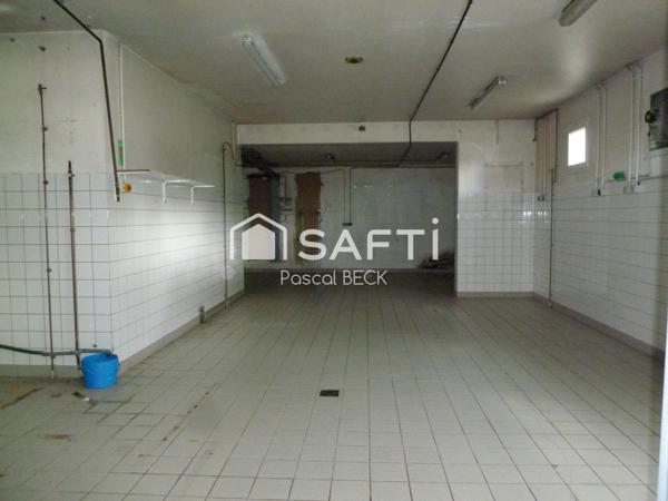 LOCAL PROFESSIONNEL DE 220 M2 AVEC ESPACE BOUTIQUE