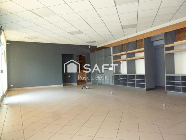 LOCAL PROFESSIONNEL DE 220 M2 AVEC ESPACE BOUTIQUE