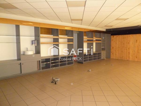 LOCAL PROFESSIONNEL DE 220 M2 AVEC ESPACE BOUTIQUE
