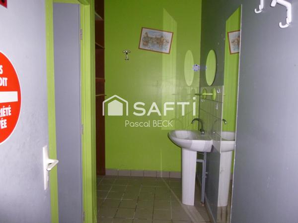 LOCAL PROFESSIONNEL DE 220 M2 AVEC ESPACE BOUTIQUE