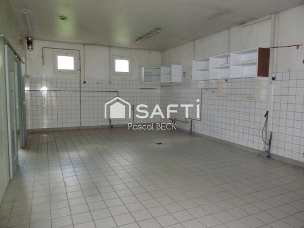 LOCAL PROFESSIONNEL DE 220 M2 AVEC ESPACE BOUTIQUE