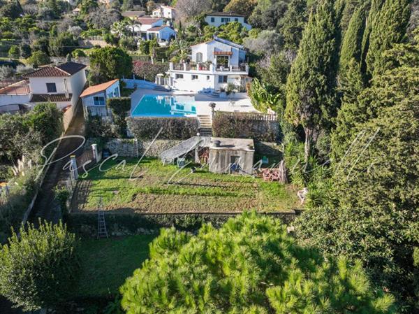 Maison Antibes 6 pièce(s) 170 m2 sur 1600m2 de terrain Les Brusquets