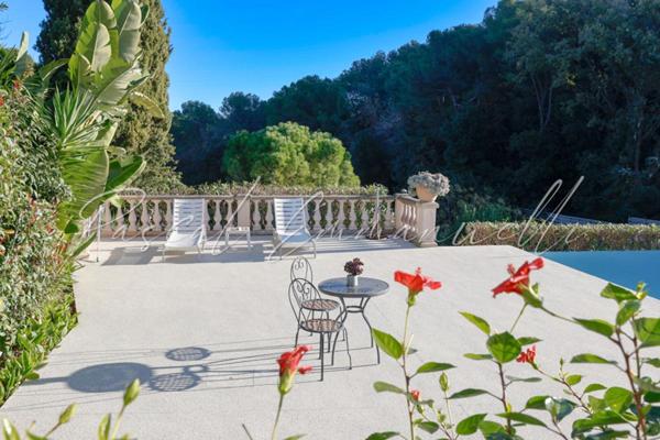 Maison Antibes 6 pièce(s) 170 m2 sur 1600m2 de terrain Les Brusquets