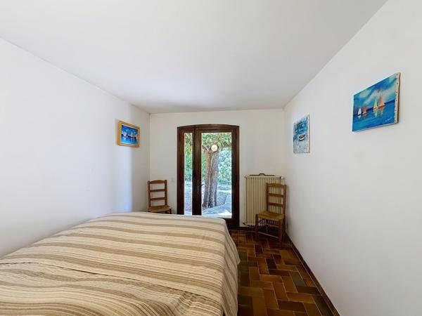 A vendre : Propriété 7 pièces avec piscine, véranda et jardin arboré – Fort potentiel - Bandol