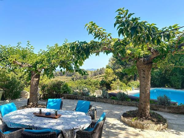 A vendre : Propriété 7 pièces avec piscine, véranda et jardin arboré – Fort potentiel - Bandol