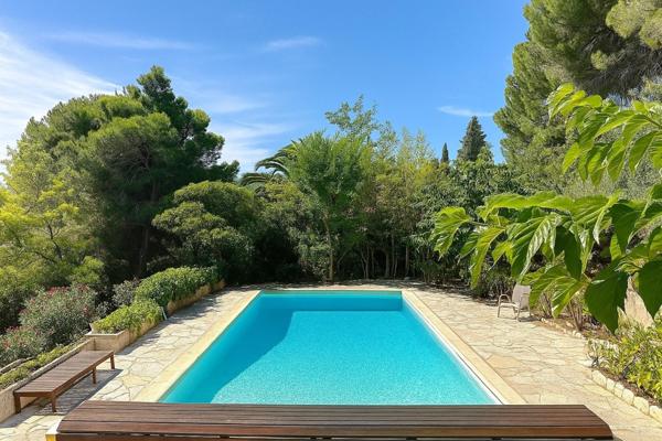 A vendre : Propriété 7 pièces avec piscine, véranda et jardin arboré – Fort potentiel - Bandol