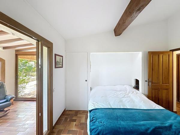 A vendre : Propriété 7 pièces avec piscine, véranda et jardin arboré – Fort potentiel - Bandol