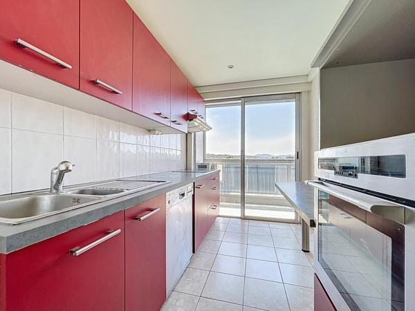 4P PROCHE TOUS COMMERCES, TRES LUMINEUX