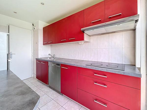 4P PROCHE TOUS COMMERCES, TRES LUMINEUX