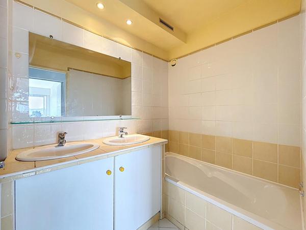 4P PROCHE TOUS COMMERCES, TRES LUMINEUX