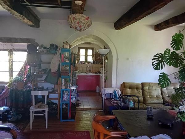 Jolie quercynoise à deux pas du centre du village