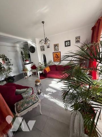 Situé en plein cœur de Toulon, superbe appartement 3 pièces d'environ 85 m²