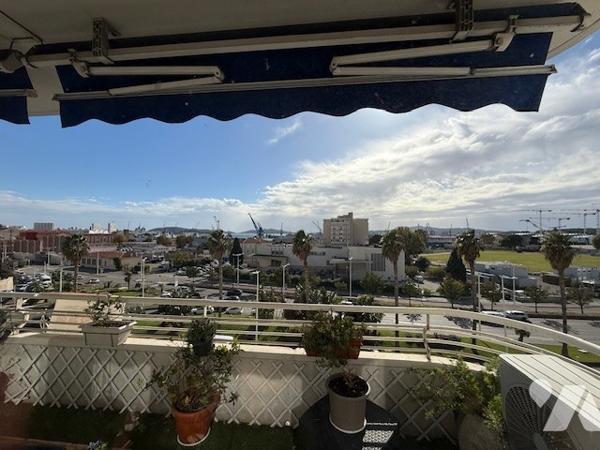 Situé en plein cœur de Toulon, superbe appartement 3 pièces d'environ 85 m²