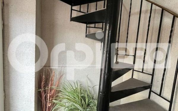 Immeuble à vendre    2 pièces • 64 m2 Essômes-sur-Marne