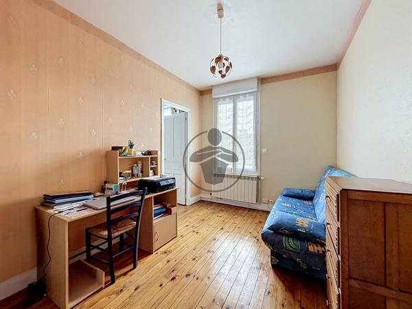 Vente                                                      Maison de ville
                        
                     6 pièces                      144 m2                     à Saint-Quentin