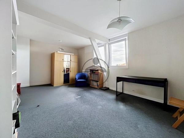 Vente                                                      Maison de ville
                        
                     6 pièces                      144 m2                     à Saint-Quentin