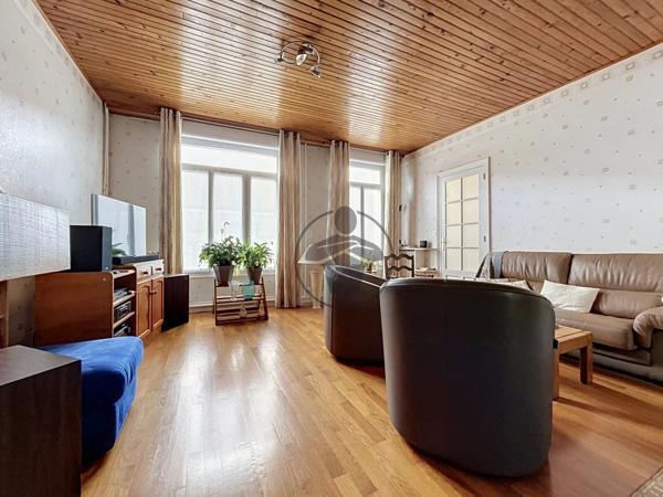 Vente                                                      Maison de ville
                        
                     6 pièces                      144 m2                     à Saint-Quentin