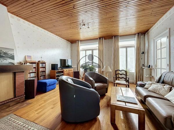 Vente                                                      Maison de ville
                        
                     6 pièces                      144 m2                     à Saint-Quentin