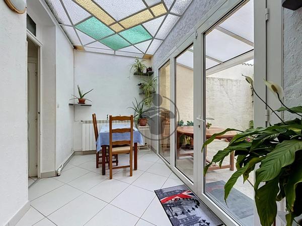 Vente                                                      Maison de ville
                        
                     6 pièces                      144 m2                     à Saint-Quentin