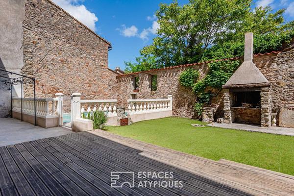 Élégante maison de maître avec cour et piscine