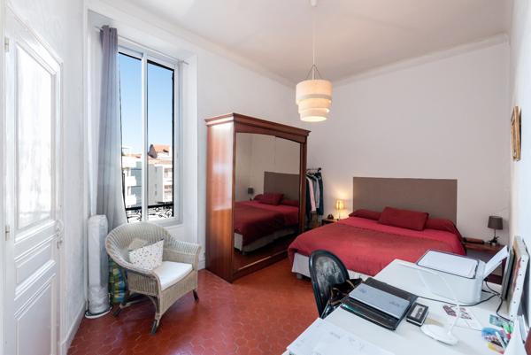 Cannes : Deux appartements à réunir , dans Bourgeois, balcons, vue mer et Suquet /possibilité studio contigu en sus