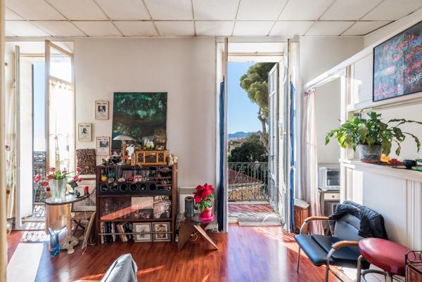 Cannes : Deux appartements à réunir , dans Bourgeois, balcons, vue mer et Suquet /possibilité studio contigu en sus