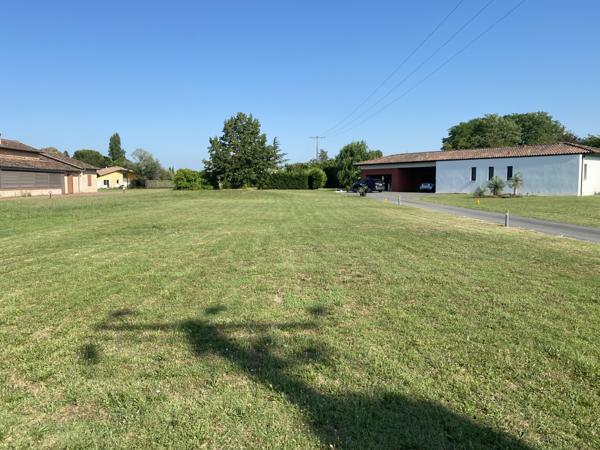 Bessières (31660) Bessières- Terrain Constructible 600 m²- Non viabilisé