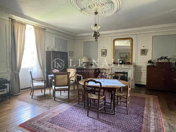 Maison de maître du XIXe siècle avec son jardin et son local commercial