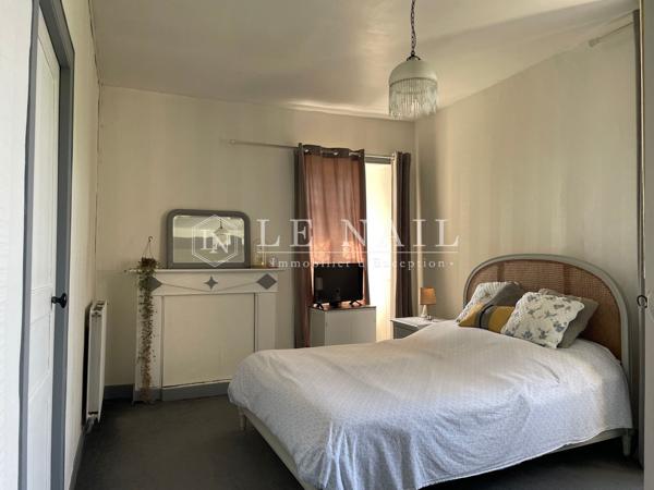 Maison de maître du XIXe siècle avec son jardin et son local commercial