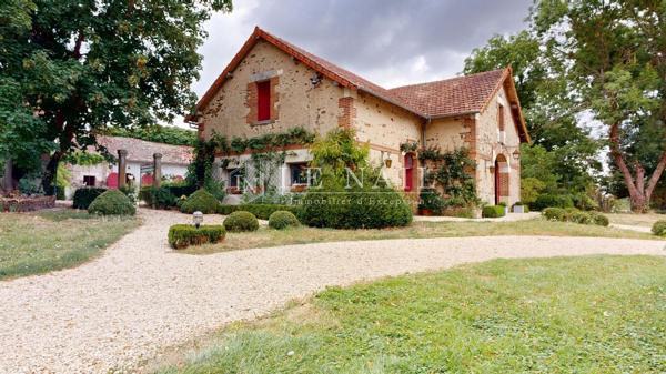 Elégant château du XIXe siècle dans le bocage Bourbonnais