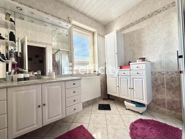 Maison
         5 pièces
        - 115 m² 319 000 €*