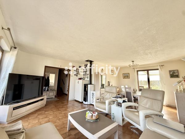 Maison
         5 pièces
        - 115 m² 319 000 €*