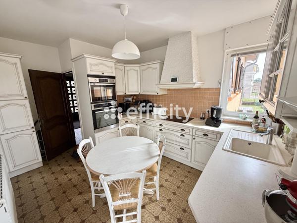 Maison
         5 pièces
        - 115 m² 319 000 €*
