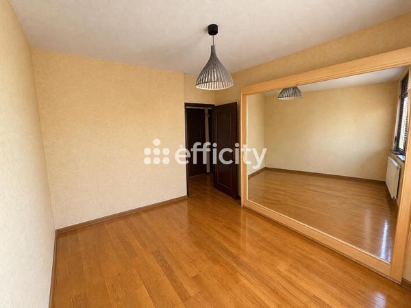 Maison
         5 pièces
        - 115 m² 319 000 €*