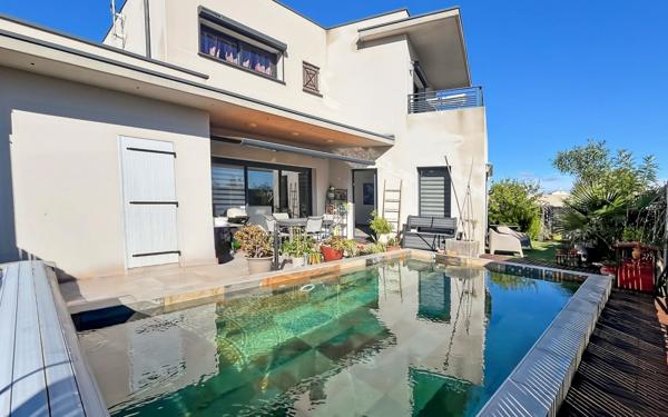 Maison à vendre    5 pièces •  Agde