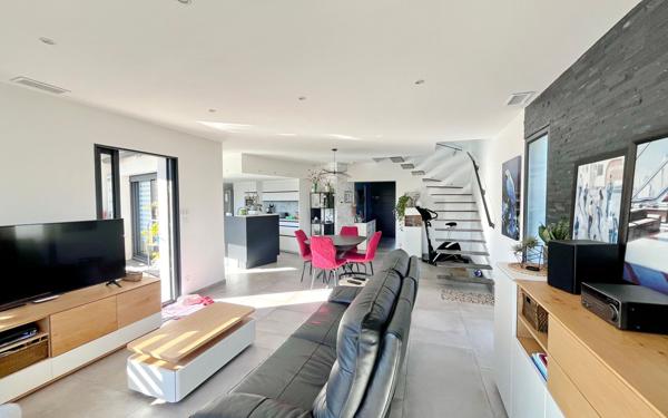 Maison à vendre    5 pièces •  Agde