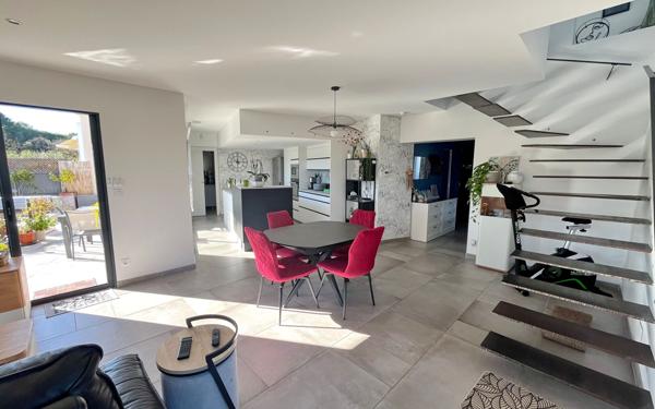 Maison à vendre    5 pièces •  Agde