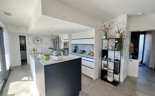 Maison à vendre    5 pièces •  Agde