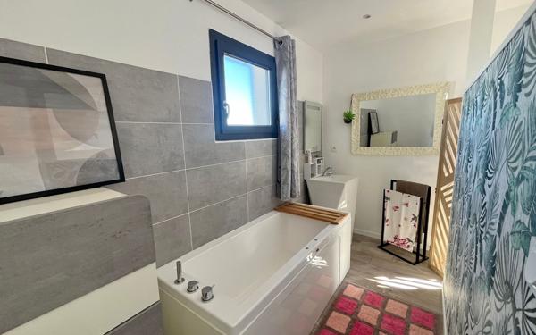 Maison à vendre    5 pièces •  Agde