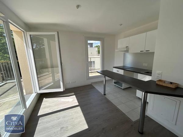Appartement à louer 3 pièces 51.2m² Corbeil-Essonnes (91100)