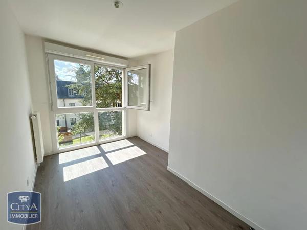 Appartement à louer 3 pièces 51.2m² Corbeil-Essonnes (91100)