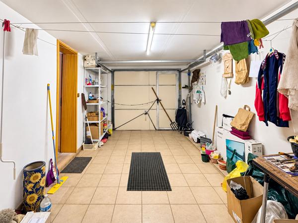 Véritable pavillon individuel de plain-pied en impasse / climatisé / Garage et jardin