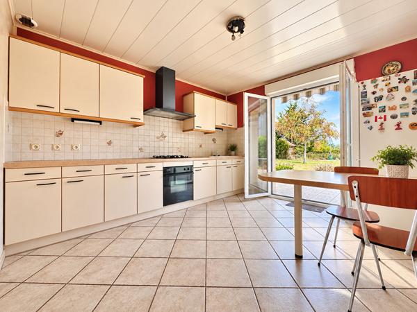 Véritable pavillon individuel de plain-pied en impasse / climatisé / Garage et jardin