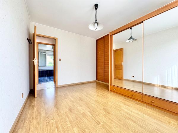 Véritable pavillon individuel de plain-pied en impasse / climatisé / Garage et jardin