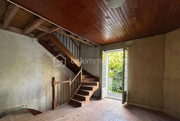 A vendre 5min sortie péage autoroute Damazan, au cœur de la Nouvelle Aquitaine, bien immobilier à usage d'habitation ou investissement. 
En osmose avec son village historique, venez profiter de cette maison pierre proche canal, commodités, commerces et établissements scolaires. 
La maison vous surprend autant par son espace intérieur et extérieur que par son potentiel. 
Vous pouvez profiter :
- de prestations très appréciées comme : cuisine, salle d'eau wc, raccordement au tout à l'égout, chauffage individuel...
- de l'espace : nombreuses pièces, cave, terrasses avec vues...
L'opportunité que vous offre ce ce lieu unique vous permet de réaliser toutes vos envies dès à présent.
Affaire à saisir :)