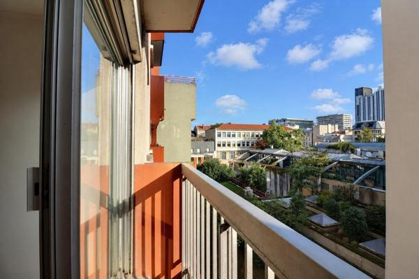 Grand 2 pièces calme avec balcon filant