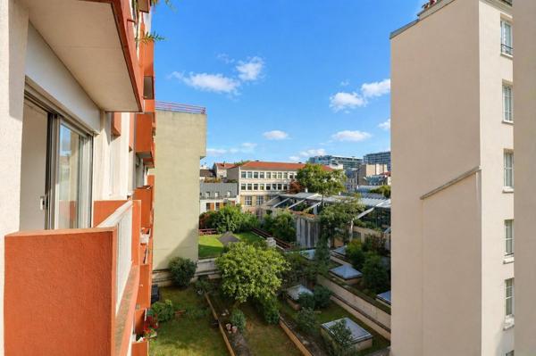 Grand 2 pièces calme avec balcon filant