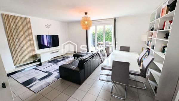 À Ballainvilliers, maison de 87 m² (T4) sur une parcelle de 101 m² avec box.